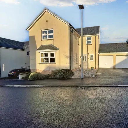 Rent this 3 bed house on Hillside Drive in West Devon, EX20 1UN