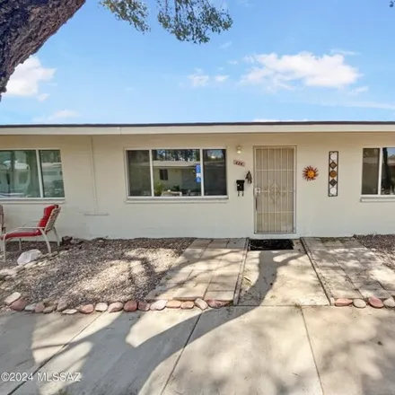Buy this 2 bed condo on 424 N Silverbell Rd in Tucson, Arizona