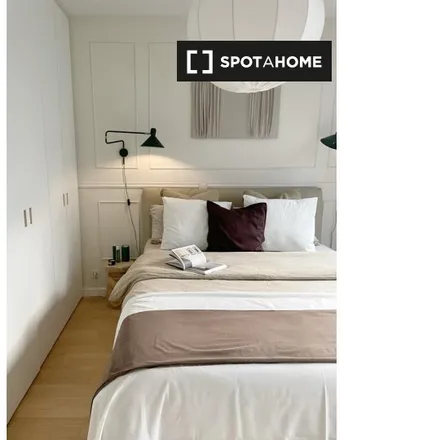 Rent this 2 bed room on Athénée royal Gatti de Gamond – section secondaire in Rue de la Blanchisserie - Blekerijstraat, 1000 Brussels