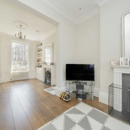 Rent this 4 bed apartment on Earl of Essex in 25 Danbury Street, Angel