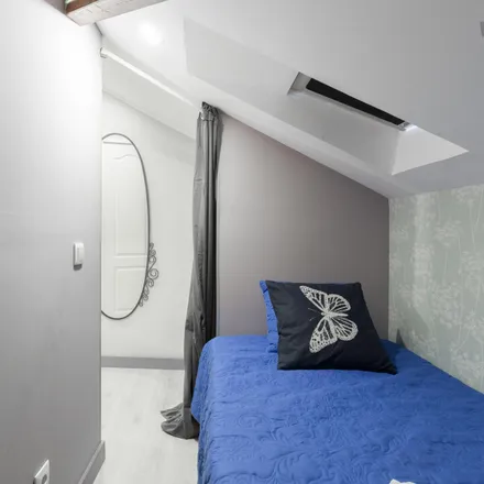 Rent this 3 bed apartment on Biblioteca Almeida Garrett in Rua de Entre Quintas 328, 4050-329 Porto