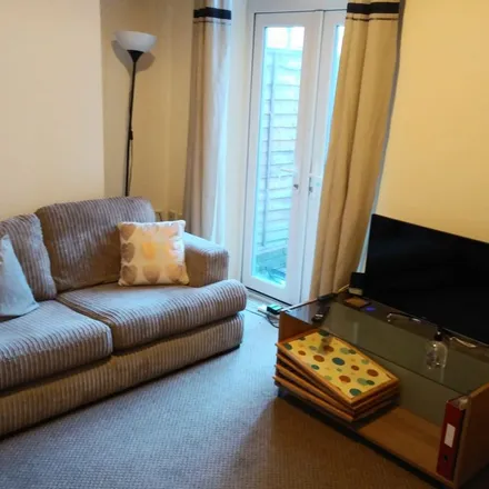 Rent this 3 bed apartment on 42 Arboretum Road in Worcester, WR1 1NF