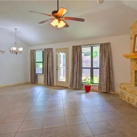 Image 4 - 1429 Allison Drive, New Braunfels, TX 78130, USA - House for sale