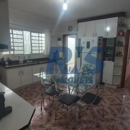 Buy this 2 bed house on Petz in Avenida Nossa Senhora de Fátima, Jardim Nossa Senhora de Fátima.