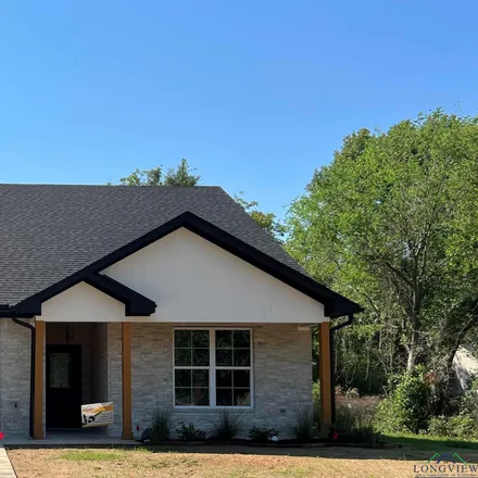 Buy this 3 bed house on 2708 Ledbetter Drive in Kilgore, TX 75662