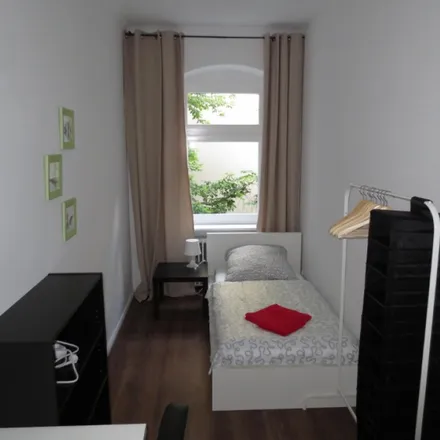 Rent this 7 bed room on Salon Alouisal in Sonnenallee, 12045 Berlin