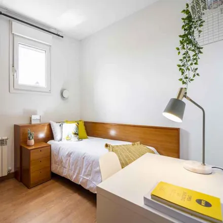 Rent this 12 bed room on BSU in Calle de Fulgencio de Miguel, 29039 Madrid