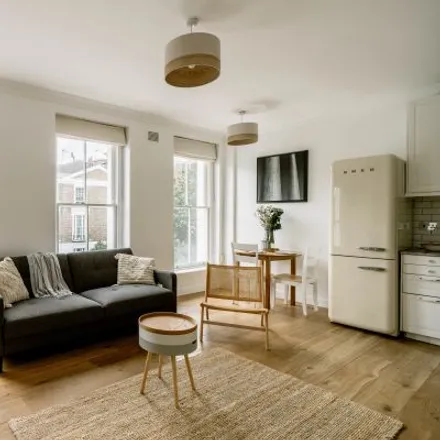 Rent this 4 bed apartment on 103 Torriano Avenue in London, NW5 2RX