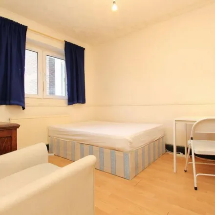 Rent this 4 bed apartment on George Belt House in Smart Street, London