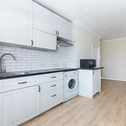 Rent this studio apartment on Clifton Gardens in London, NW11 7ER