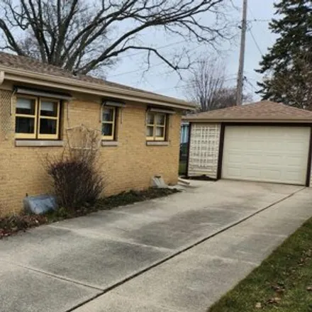 Buy this 2 bed house on 1140 Oregon Street in Racine, WI 53405