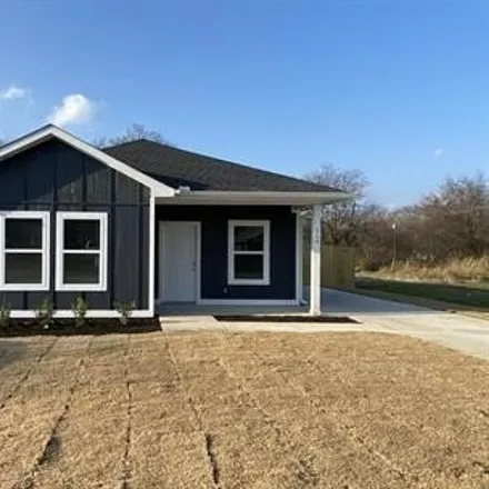Rent this 3 bed house on 248 West 17th Avenue in Corsicana, TX 75110