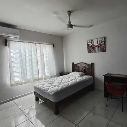 Rent this 3 bed house on unnamed road in 28950 Villa de Álvarez, COL