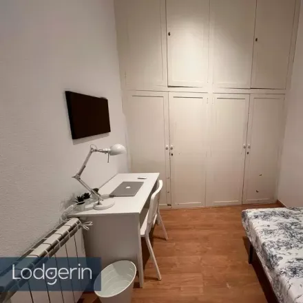 Image 2 - Calle de Jesús del Valle, 34, 28004 Madrid, Spain - Room for rent