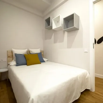 Rent this 5 bed apartment on El Corte Inglés in Plaça de Catalunya, 14