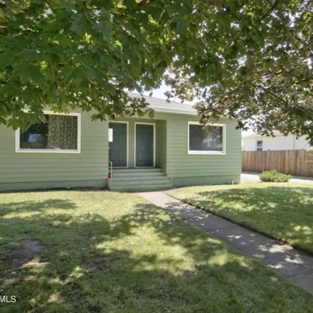 Image 1 - 1347 South 7th Avenue, Yakima, WA 98902, USA - House for sale