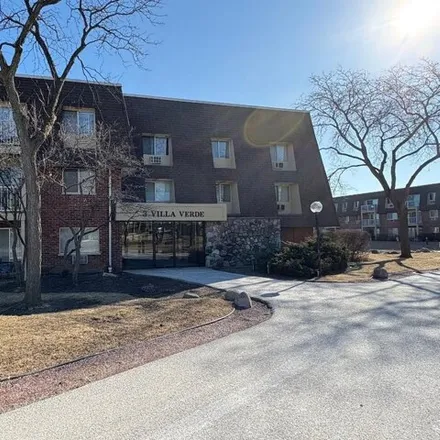 Rent this 1 bed condo on 3 Villa Verde Dr Apt 312 in Buffalo Grove, Illinois