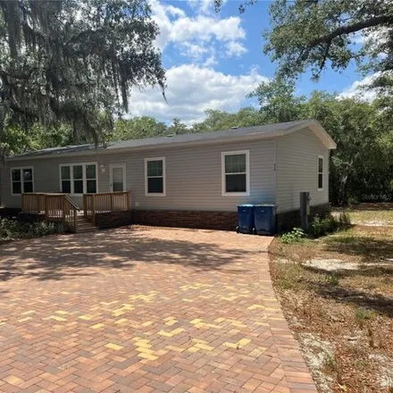 Rent this studio apartment on 970 Capps Rd in Lake Wales, Florida