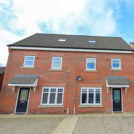 Rent this 4 bed duplex on Doublegates Avenue in Ripon, HG4 2TP