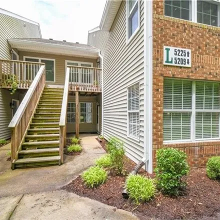 Buy this 2 bed condo on 5109 Thatcher Way in Virginia Beach, VA 23456