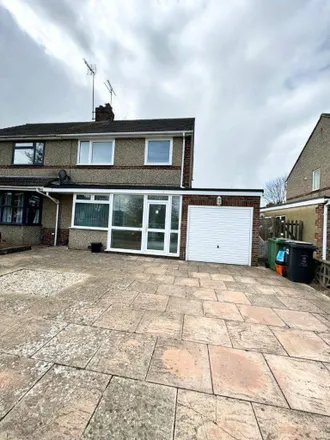 Rent this 3 bed duplex on 9 Queens Drive in Swindon, SN3 1HD