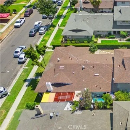 Image 8 - 1552 East Benmore Lane, Anaheim, CA 92805, USA - House for sale