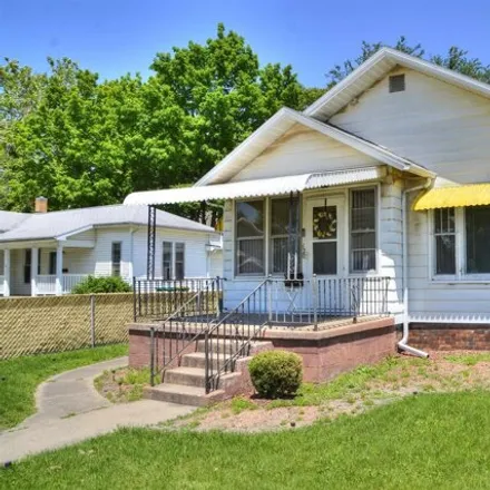 Buy this 2 bed house on 158 West Adams Street in Macomb, IL 61455