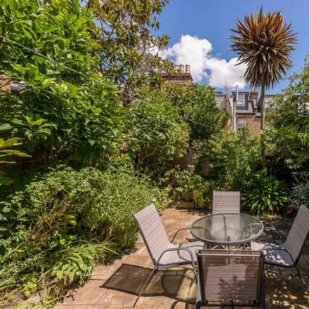 Image 3 - Narbonne Avenue, London, SW4 9EH, United Kingdom - Townhouse for sale