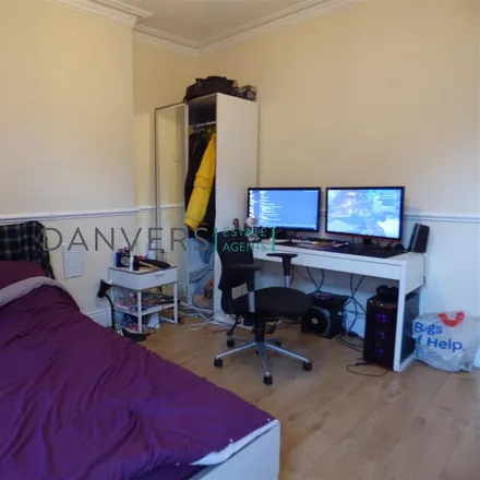 Image 3 - Tudor Road, Leicester, LE3 5HW, United Kingdom - Townhouse for rent