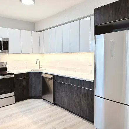 Rent this 2 bed apartment on 6029 North Winthrop Avenue in Chicago, IL 60660