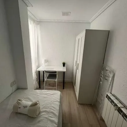 Image 8 - Paseo de Fernando El Católico, 50006 Zaragoza, Spain - Apartment for rent