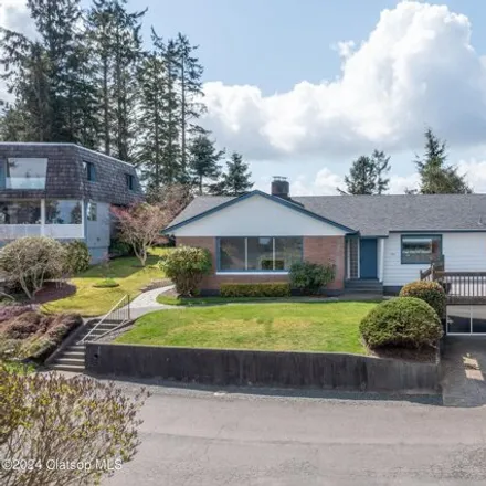 Buy this 3 bed house on 909 Ridge Drive in Astoria, OR 97103