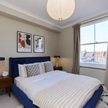 Rent this 1 bed apartment on 28 Stanlake Road in London, W12 7HP