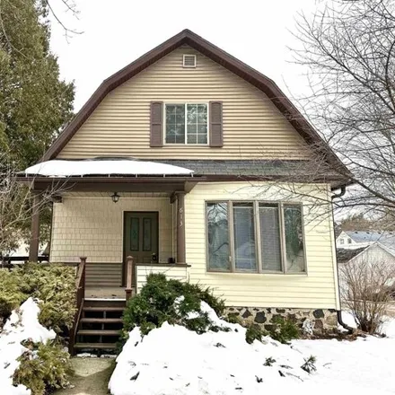 Buy this 3 bed house on 666 West Eagle Street in Shawano, WI 54166