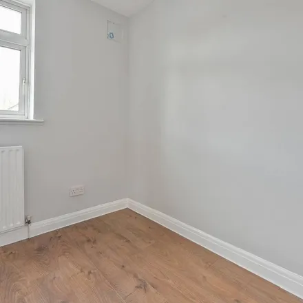 Image 7 - 60 Consfield Avenue, London, KT3 6HD, United Kingdom - Apartment for rent