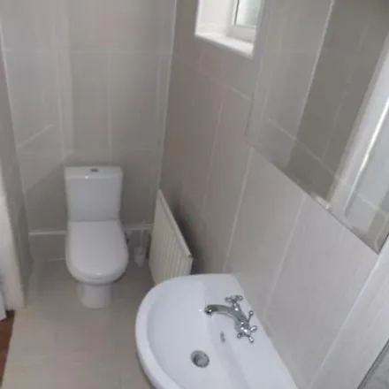 Image 7 - Coral, Park Street, Luton, LU1 3GG, United Kingdom - House for rent