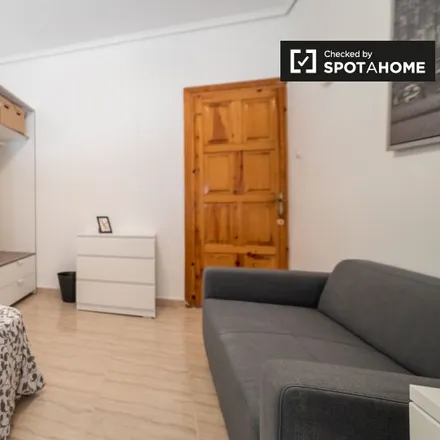 Rent this 5 bed room on Carrer de Molinell in 12, 46010 Valencia