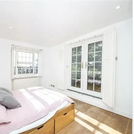 Image 4 - Newstead Way, London, SW19 5HR, United Kingdom - Townhouse for rent