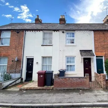 Rent this 2 bed townhouse on Bupa Dental Care in 64 London Road, Reading