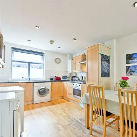Image 4 - Jacqueline House, 37 White Horse Lane, London, E1 3FZ, United Kingdom - Apartment for sale