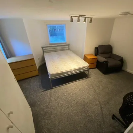 Rent this studio apartment on Beechwood Grove in Leeds, LS4 2LT