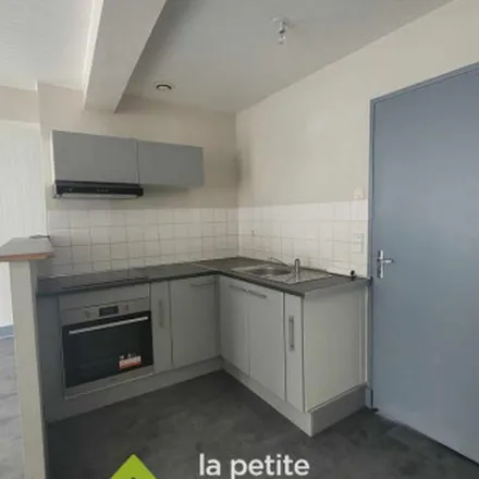 Rent this 3 bed apartment on 22 Avenue de la République in 18100 Vierzon, France