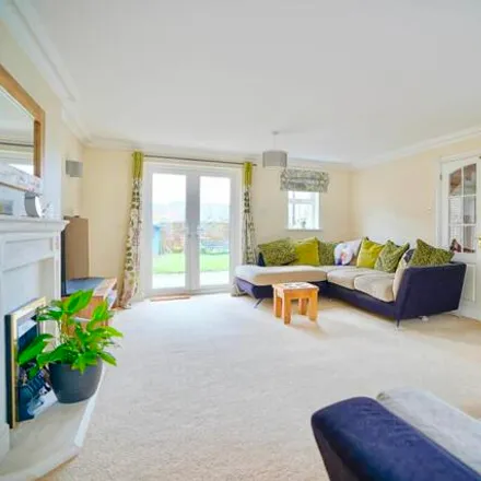 Image 4 - Kingfisher Close, Little Paxton, PE19 6HB, United Kingdom - House for sale