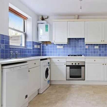 Image 4 - Saint Barnabas Close, London, SE22 8UA, United Kingdom - Townhouse for sale