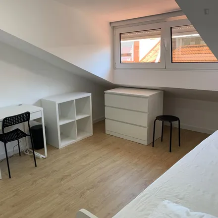 Rent this 5 bed room on Rua António Pedro de Carvalho 19 in 1885-031 Loures, Portugal