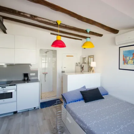 Rent this studio apartment on Carrer d'Aragó in 148, 150