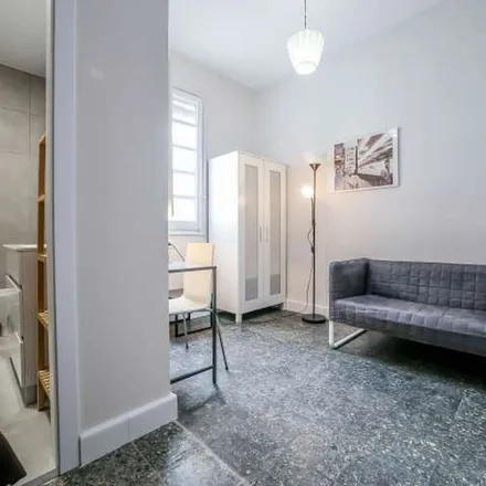 Rent this 5 bed apartment on Carrer de Sueca in 59, 46006 Valencia