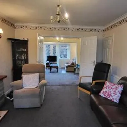 Image 2 - Wimborne Drive, Bradford, BD15 7AH, United Kingdom - House for rent