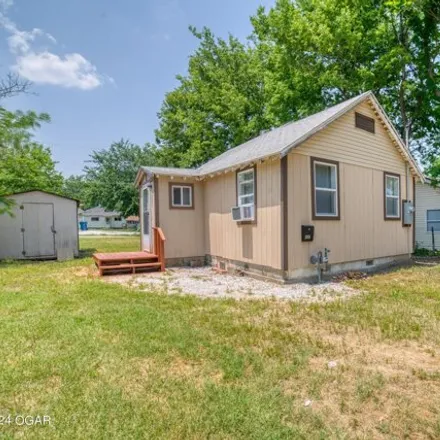 Buy this 2 bed house on 679 East 18th Street in Joplin, MO 64804