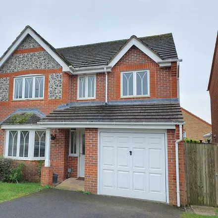 Rent this 4 bed house on Yarrow Close in Thatcham, RG18 4BQ